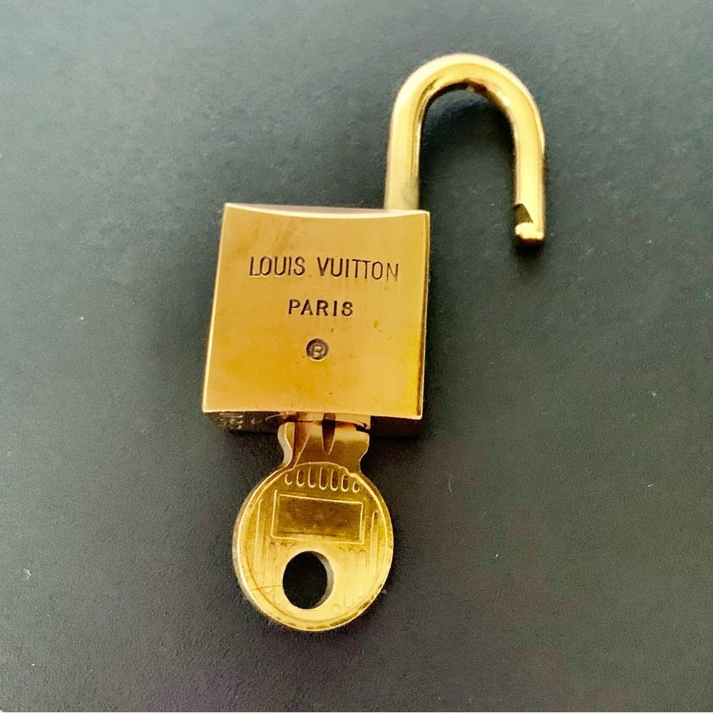 Louis Vuitton Padlock and Key Rare 200 Series # 230 - Picture 7 of 8